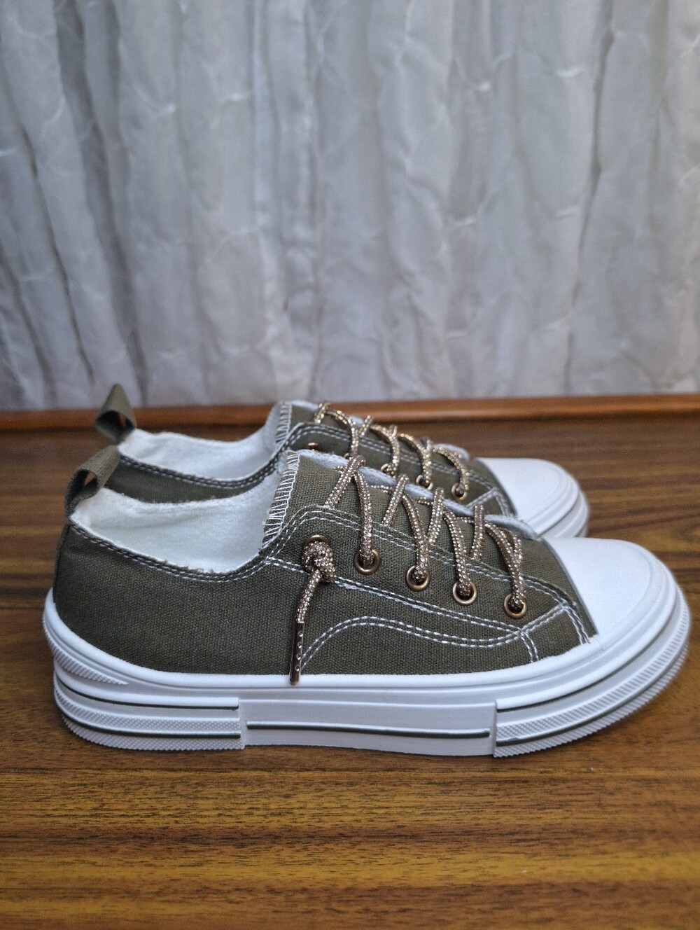 Very G Army Sage Green Glitter Lace Low-Top Platform Canvas Sneakers Size 7
